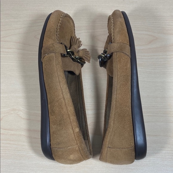 AEROSOLES Tan Suede Moccasin Loafers with Tassels - Picture 6 of 9